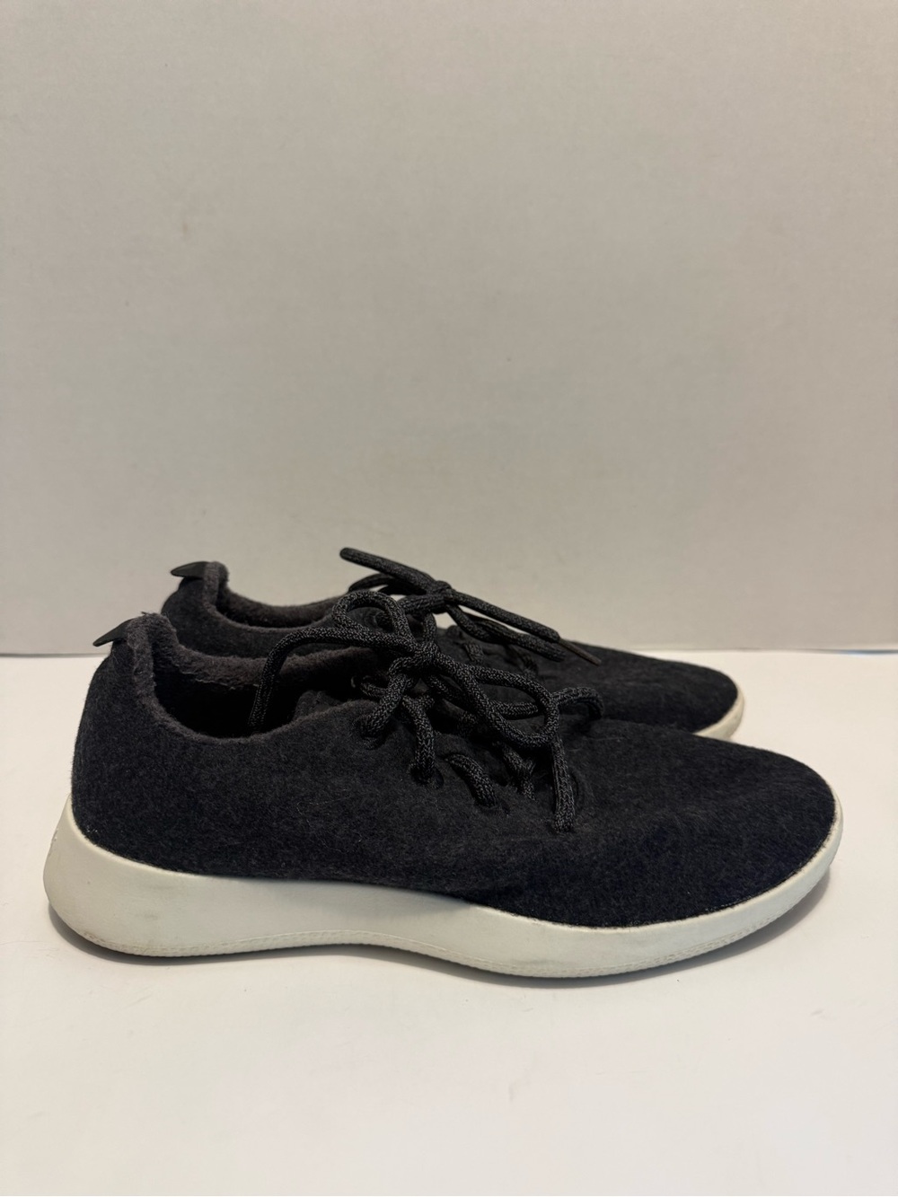 Allbirds wool runners gray low top lace up sneakers white soles ladies 9